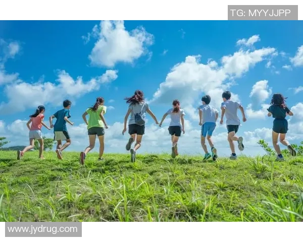 孤独的背影与绿茵场上的奋斗足迹足球明星为梦想拼搏的深刻写照 孤独的背影与绿茵场上的奋斗足迹足球明星为梦想拼搏的深刻写照