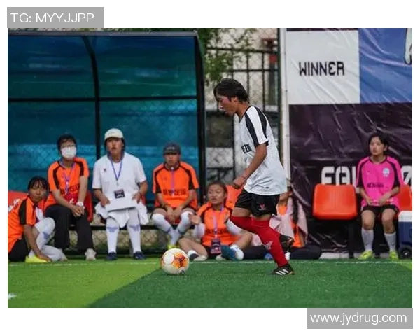 拉萨足球星崛起:聚焦西藏足球新生力量与未来发展潜力 拉萨足球星崛起:聚焦西藏足球新生力量与未来发展潜力