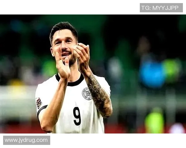 爱穿碎钉足球鞋的球星们如何在绿茵场上挥洒汗水与激情