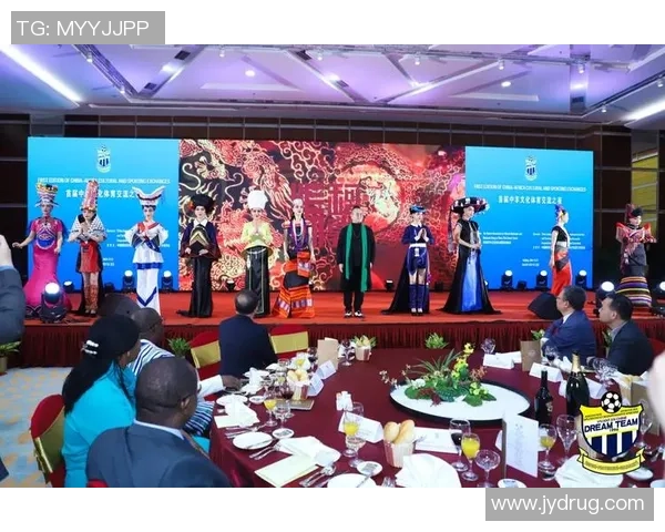 穿藏装的足球球星们：展示民族风情与体育魅力的独特融合