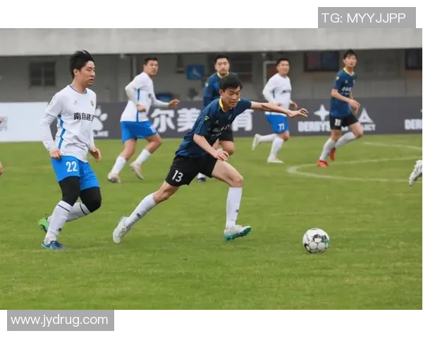 足球开局送球星开启全新赛季精彩挑战 球迷热情高涨期待精彩对决