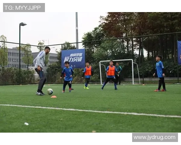 足球球星们齐聚助力高考学子 加油冲刺梦想的未来