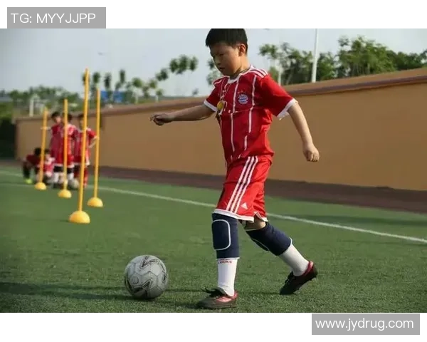 足球球星魅力无限：精选微信背景图展示球场英姿与风采